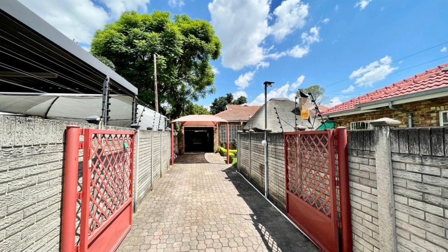 4 Bedroom Property for Sale in Protea Park North West